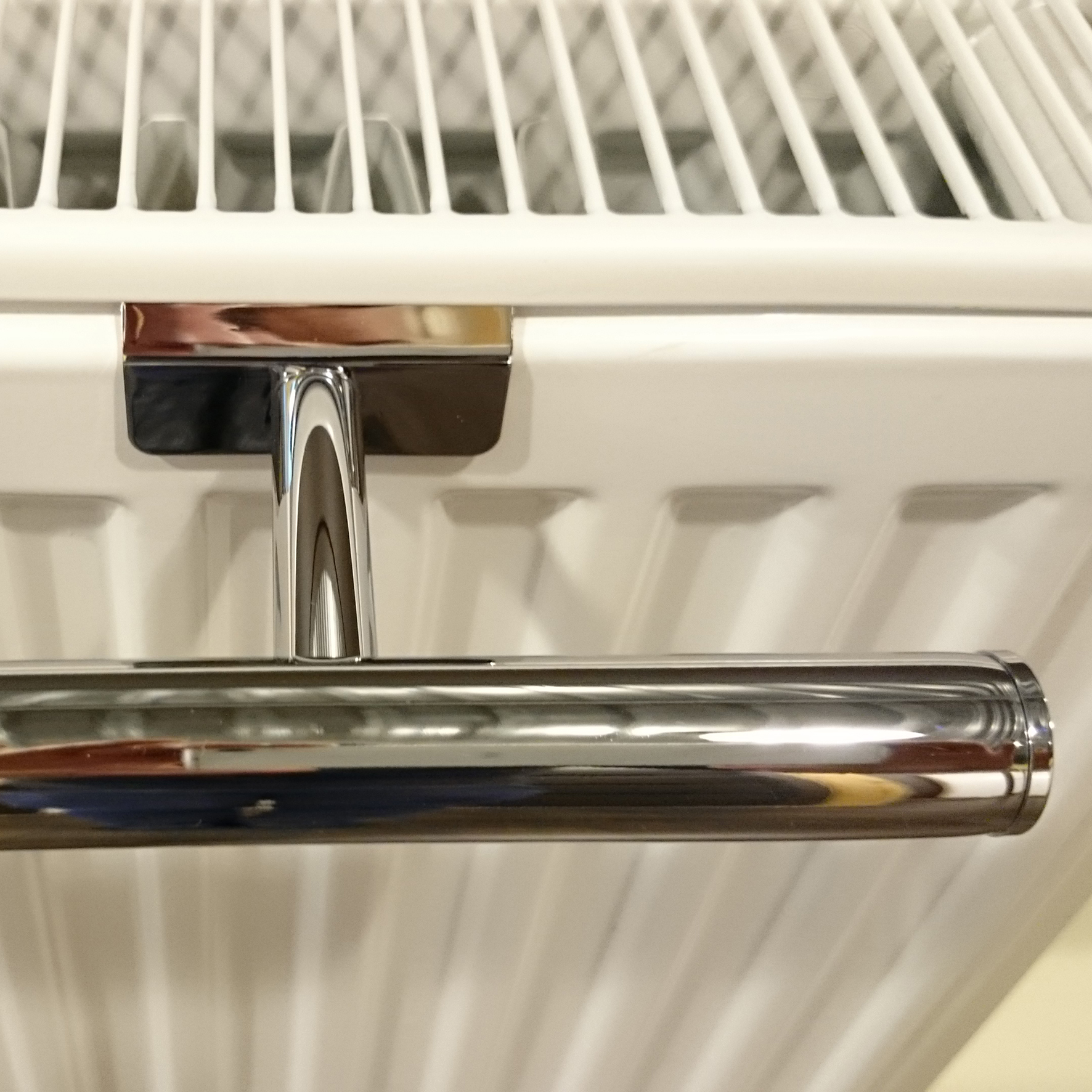 Radiateur Barre Porte-Serviettes en Nickel Flottant (58XNI)